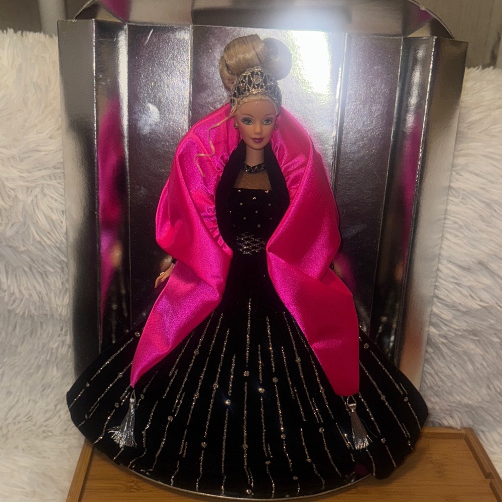 Vintage 1998 Happy holidays special edition Barbie doll